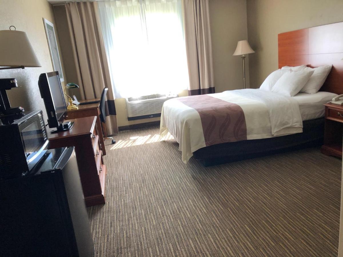 Queen Room Accessible or Non-Smoking
